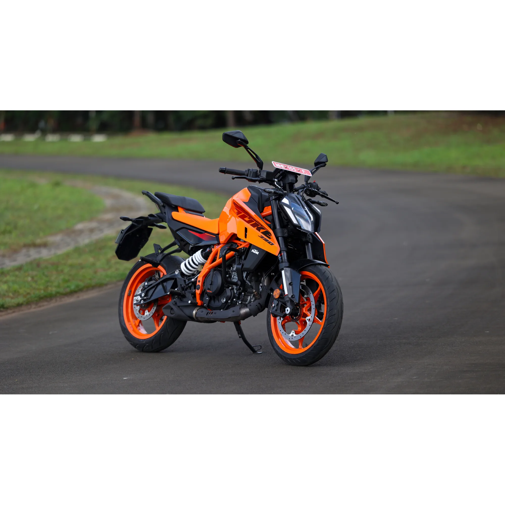 KTM
                                        390 Duke