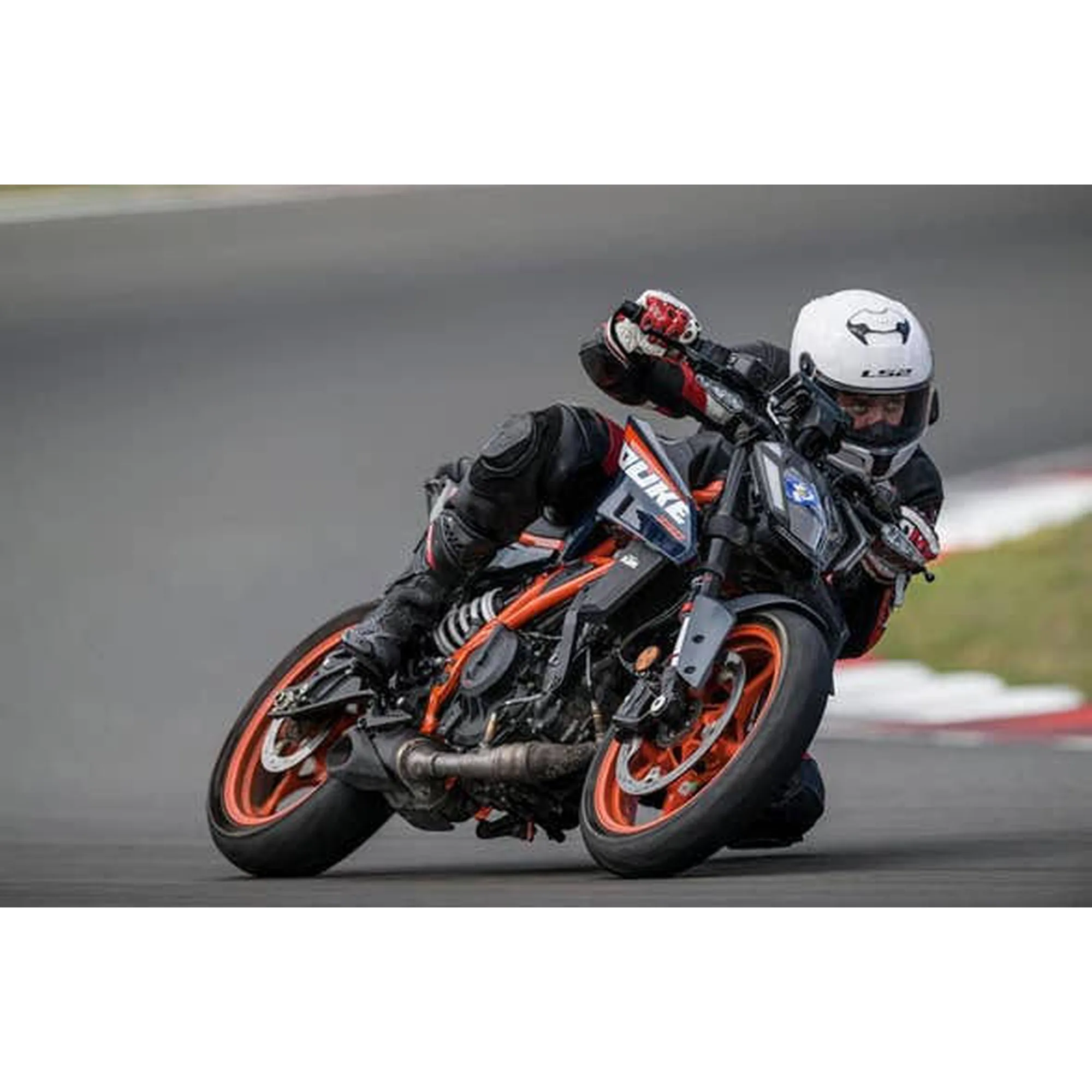 KTM 390 Duke image 2
